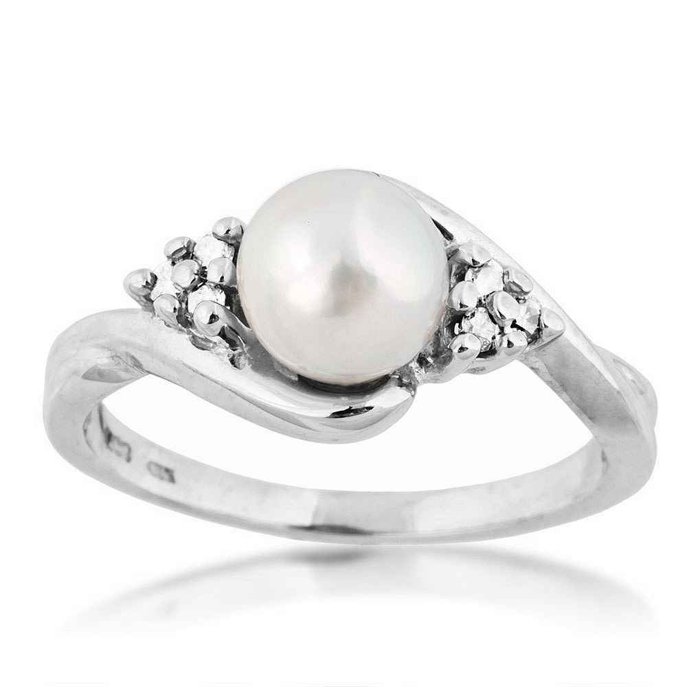 Ladies' Single White Pearl Fashion Ring with .09 ct. tw. Triple Diamond Accents in 10K White Gold
