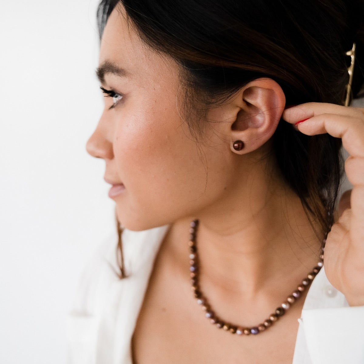6-7.5mm Cultured Freshwater Multicolor Mocha Pearl Strand Necklace in 14K Yellow Gold close-up detail