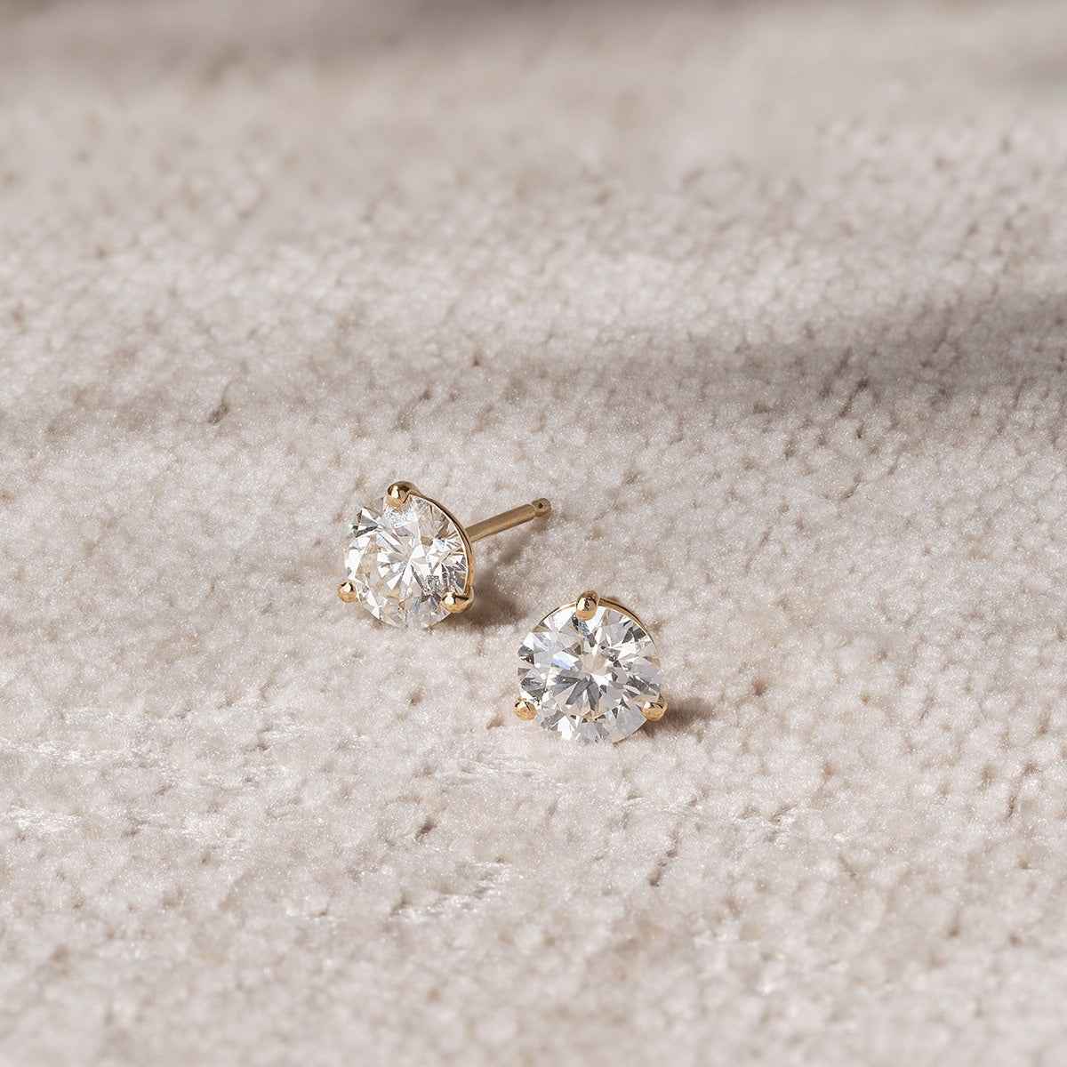 USA Collection 1-1/2 ct. tw. Lab-Grown Round Brilliant Diamond Solitaire Earrings in 14K Yellow Gold close-up detail