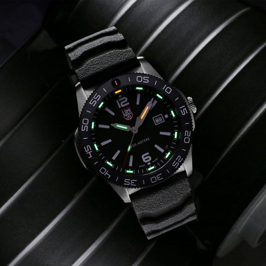Luminox Men's Pacific Diver Quartz Stainless Steel Watch with Black Dial & Rubber Strap side profile
