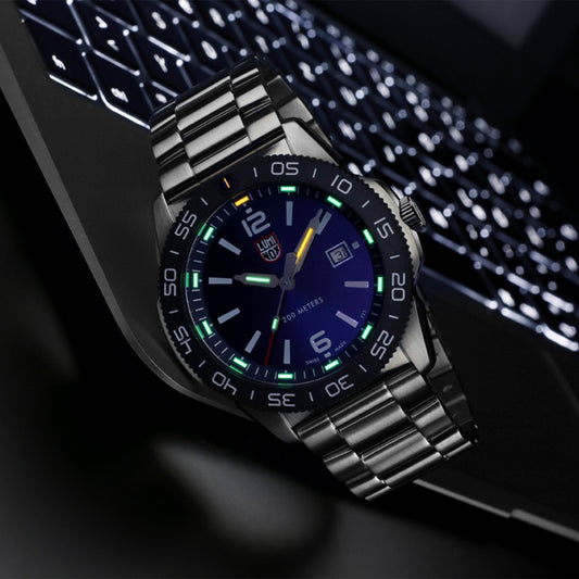Luminox Men's Pacific Diver Quartz Stainless Steel Watch with Blue Dial side profile