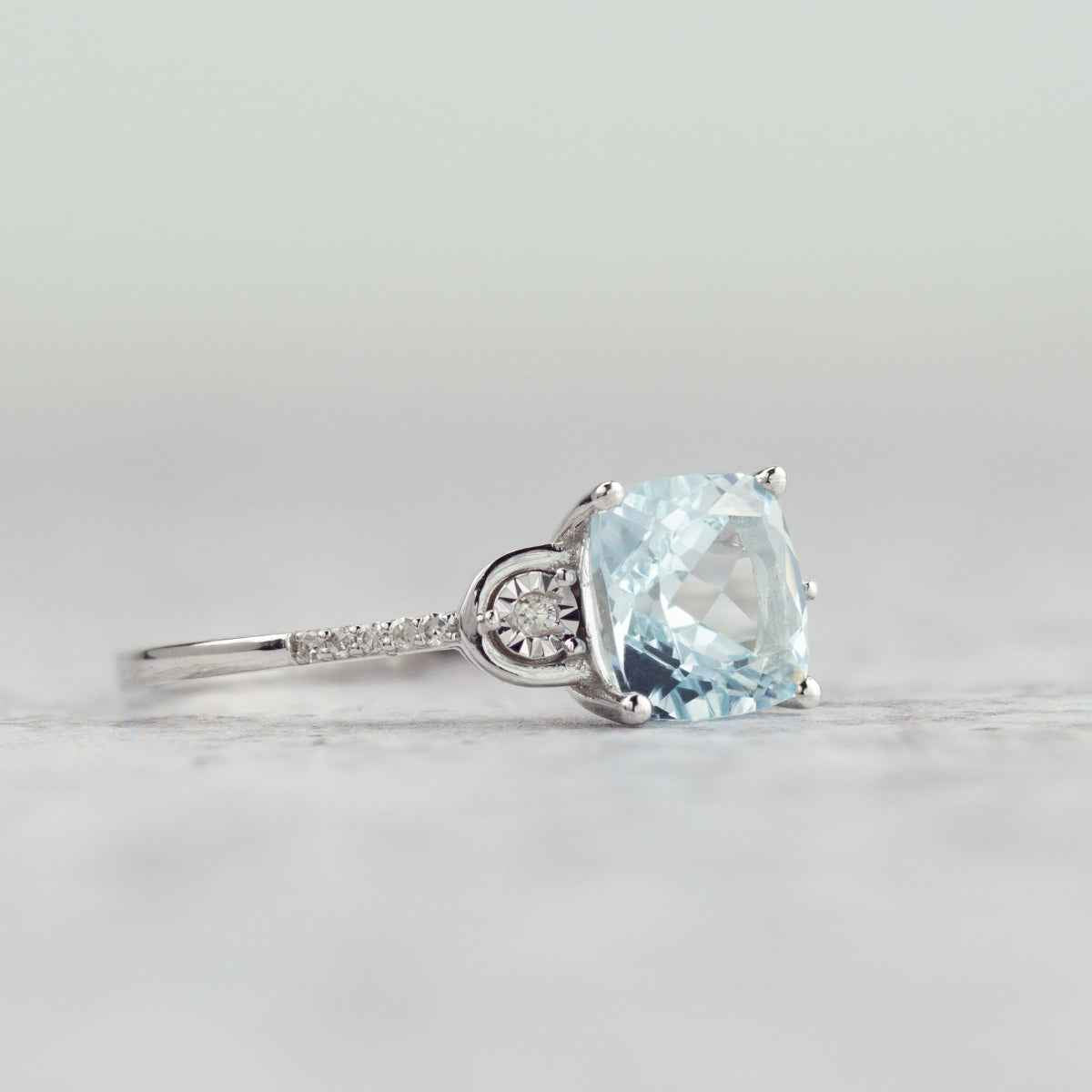 Aquamarine and Diamond Ring in 10K White Gold side profile