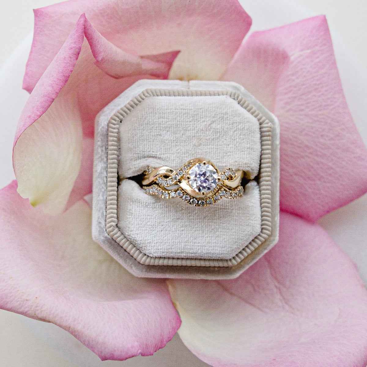 Noventa 1-1/4 ct. tw. Round Brilliant Diamond Twist Wedding Set in 14K Yellow Gold side profile