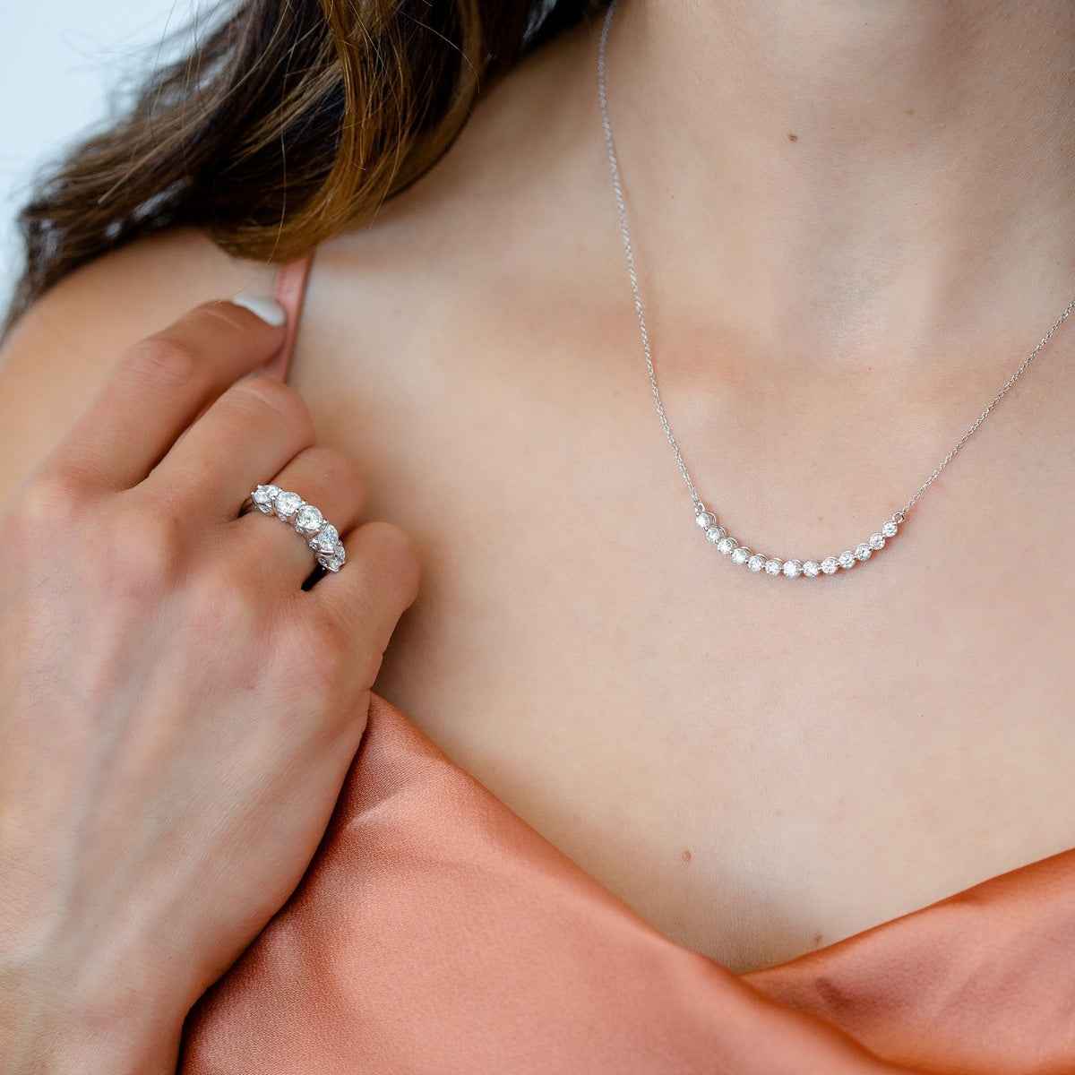 1 ct. tw. Diamond Curved Bar Necklace in 10K White Gold close-up detail
