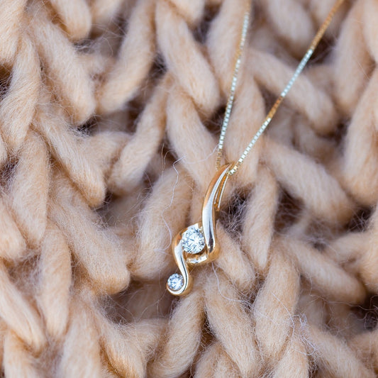 Juno Lucina 1/5 ct. tw. Diamond 2-Stone Pendant in 14K Yellow Gold close-up detail