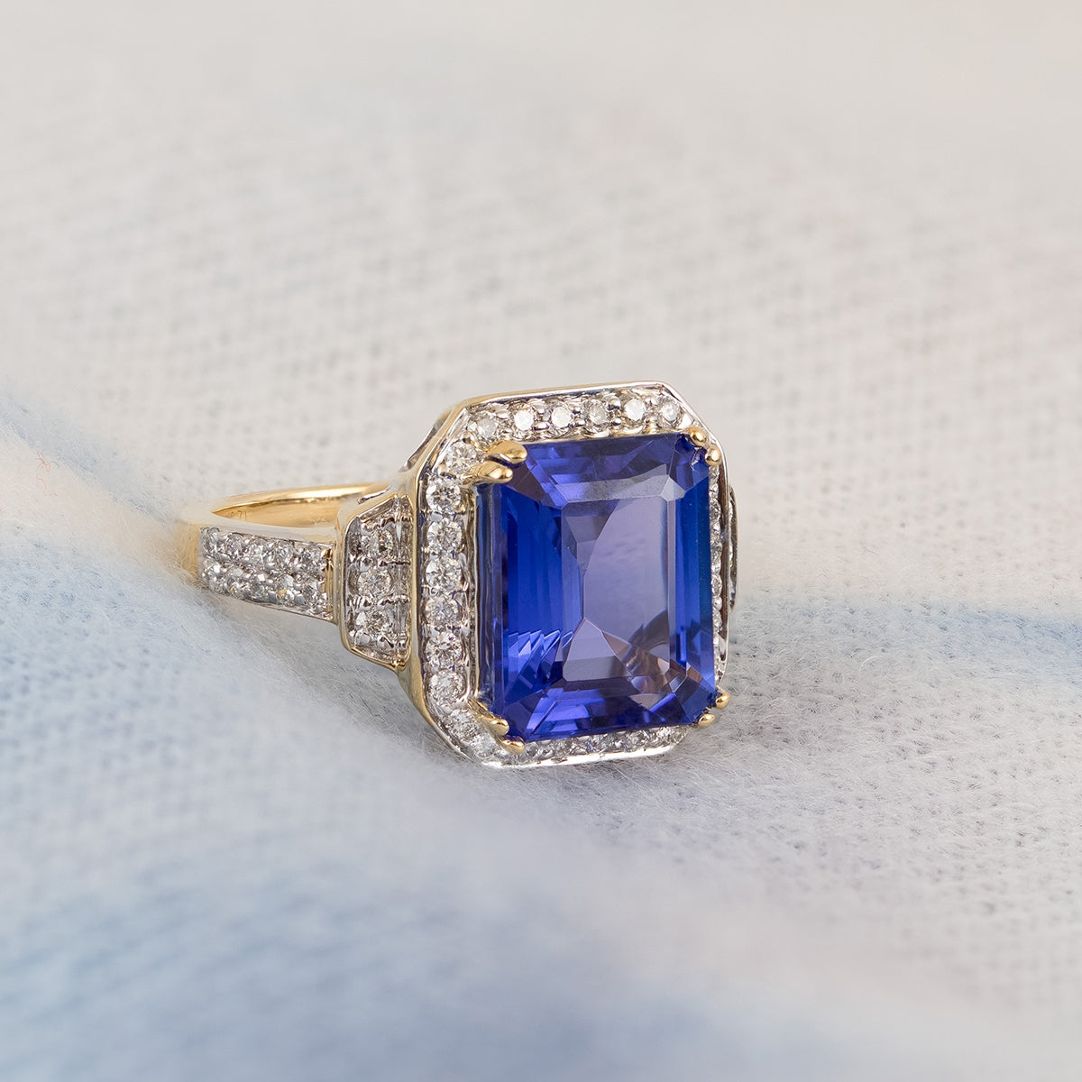 Emerald Cut Tanzanite & 1-1/3 ct. tw. Diamond Halo Ring in 14K Yellow Gold close-up detail