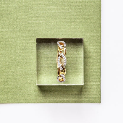1/8 ct. tw. Diamond Marquise Link Ring in 10K Yellow Gold close-up detail