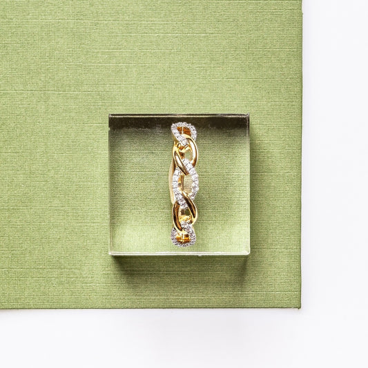 1/8 ct. tw. Diamond Marquise Link Ring in 10K Yellow Gold close-up detail