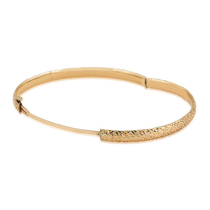 4.7mm Textured Hinged Bangle Bracelet in 10K Yellow Gold front view