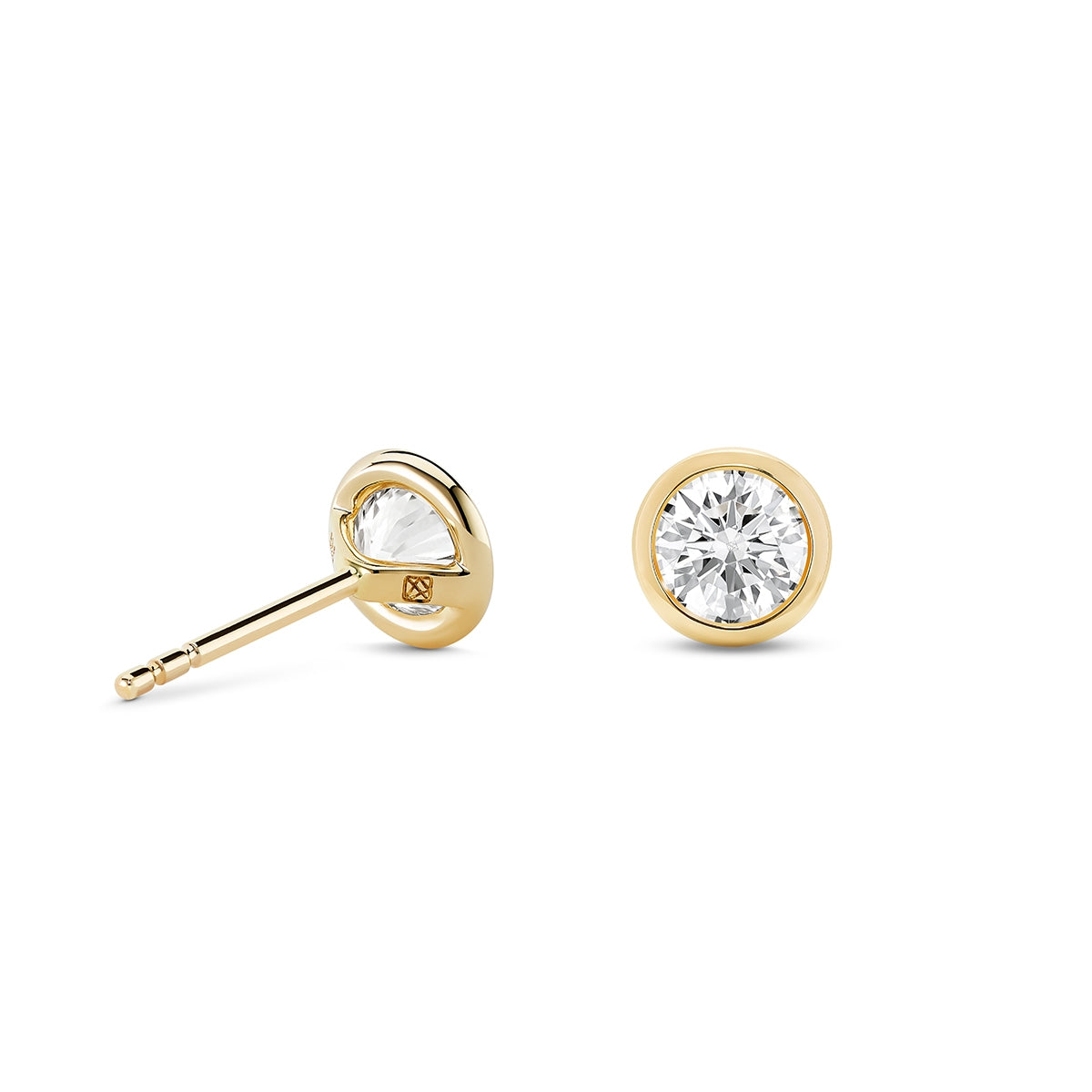Lightbox 1 ct. tw. Lab-Grown Round Diamond Solitaire Bezel Set Earrings in 14K Yellow Gold close-up detail