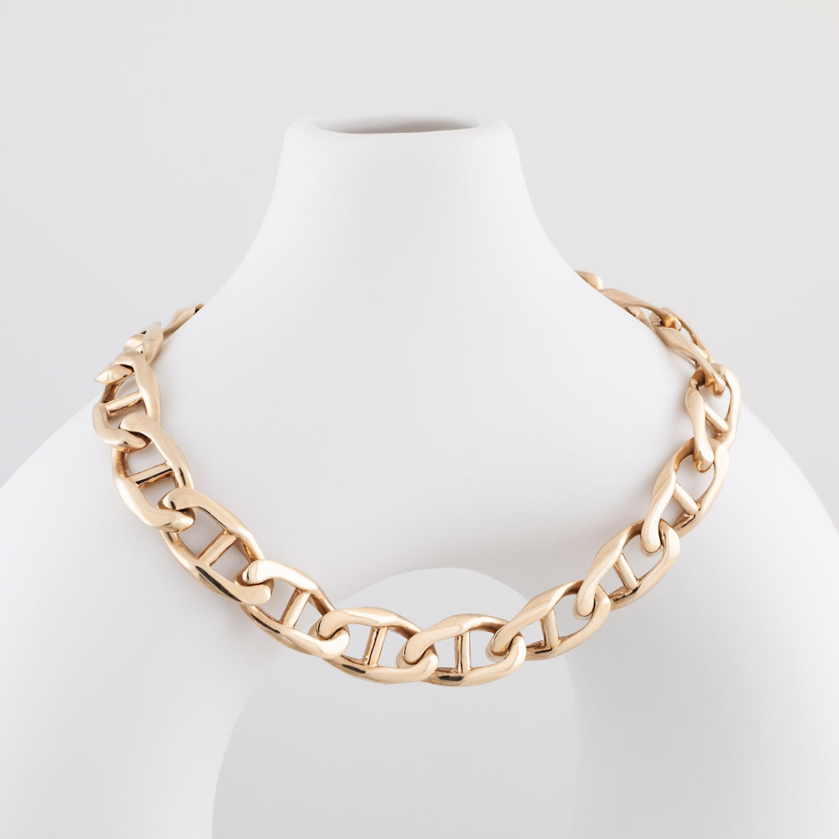8.4mm 8.5-inch Solid Mariner Link Bracelet in 10K Yellow Gold front view