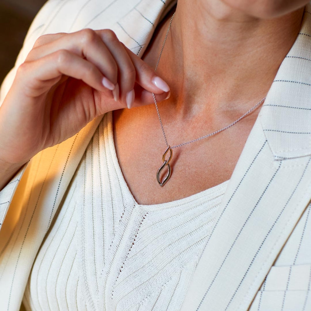 Kit Heath Twine Link Pendant in Sterling Silver & 18K Yellow Gold Plating close-up detail