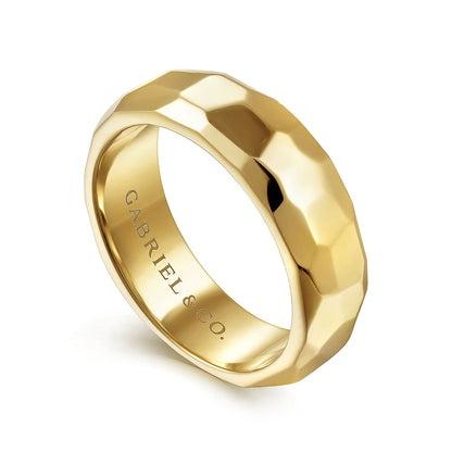 Gabriel & Co. Theo Men's 7mm Polished Hammered Finish Wedding Ring in 14K Yellow Gold front view