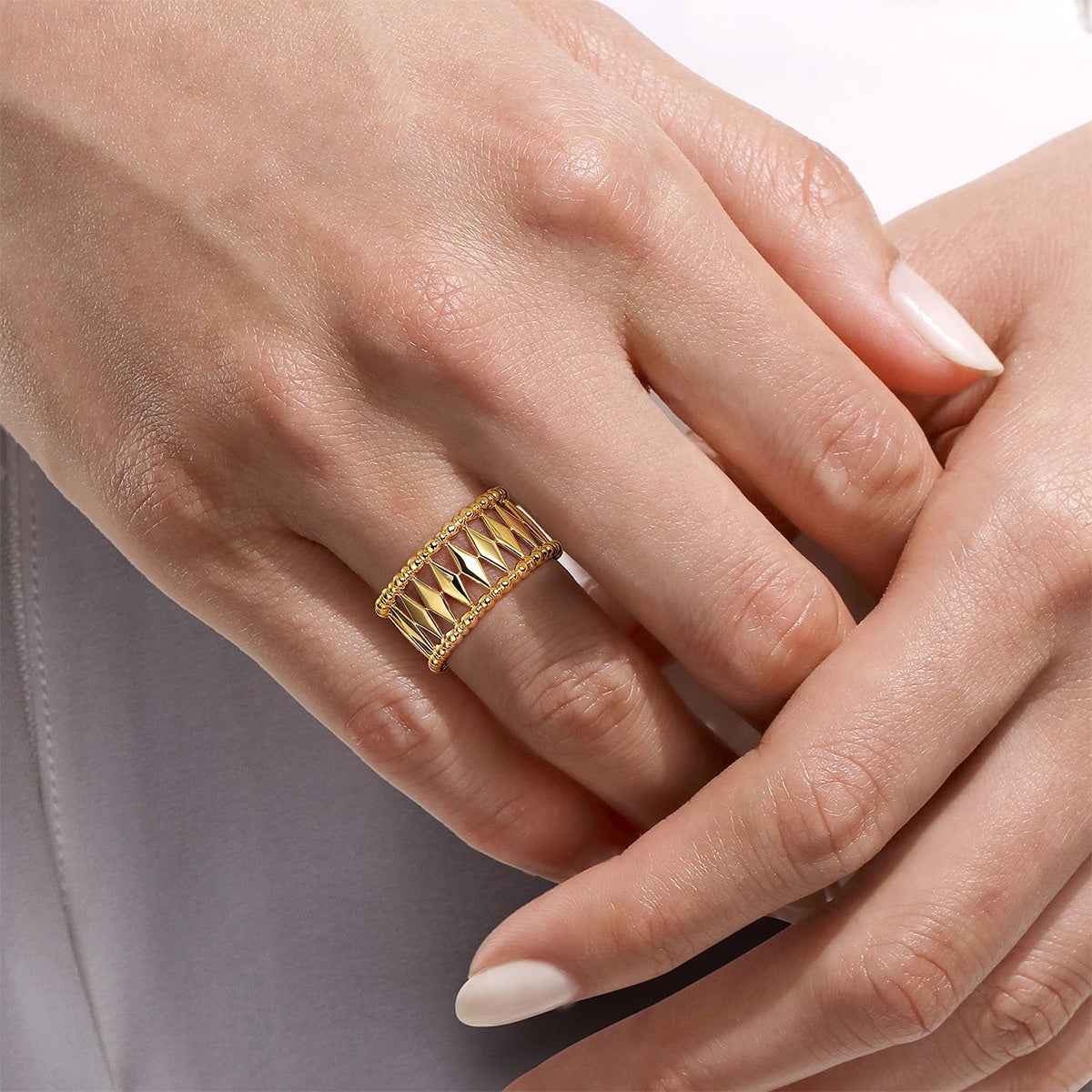 Gabriel & Co. Bujukan Wide Ring in 14K Yellow Gold close-up detail