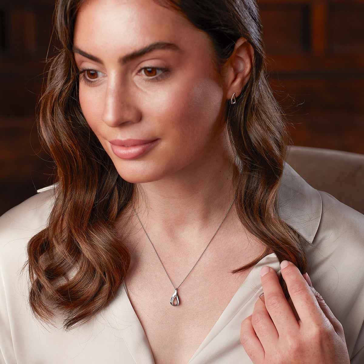 Kit Heath Serenity Loop Pendant in Sterling Silver close-up detail