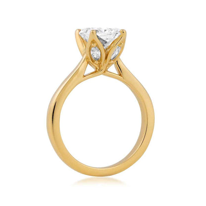 Adamante 2-3/4 ct. tw. Lab-Grown Radiant Cut Diamond Engagement Ring in 14K Yellow Gold close-up detail