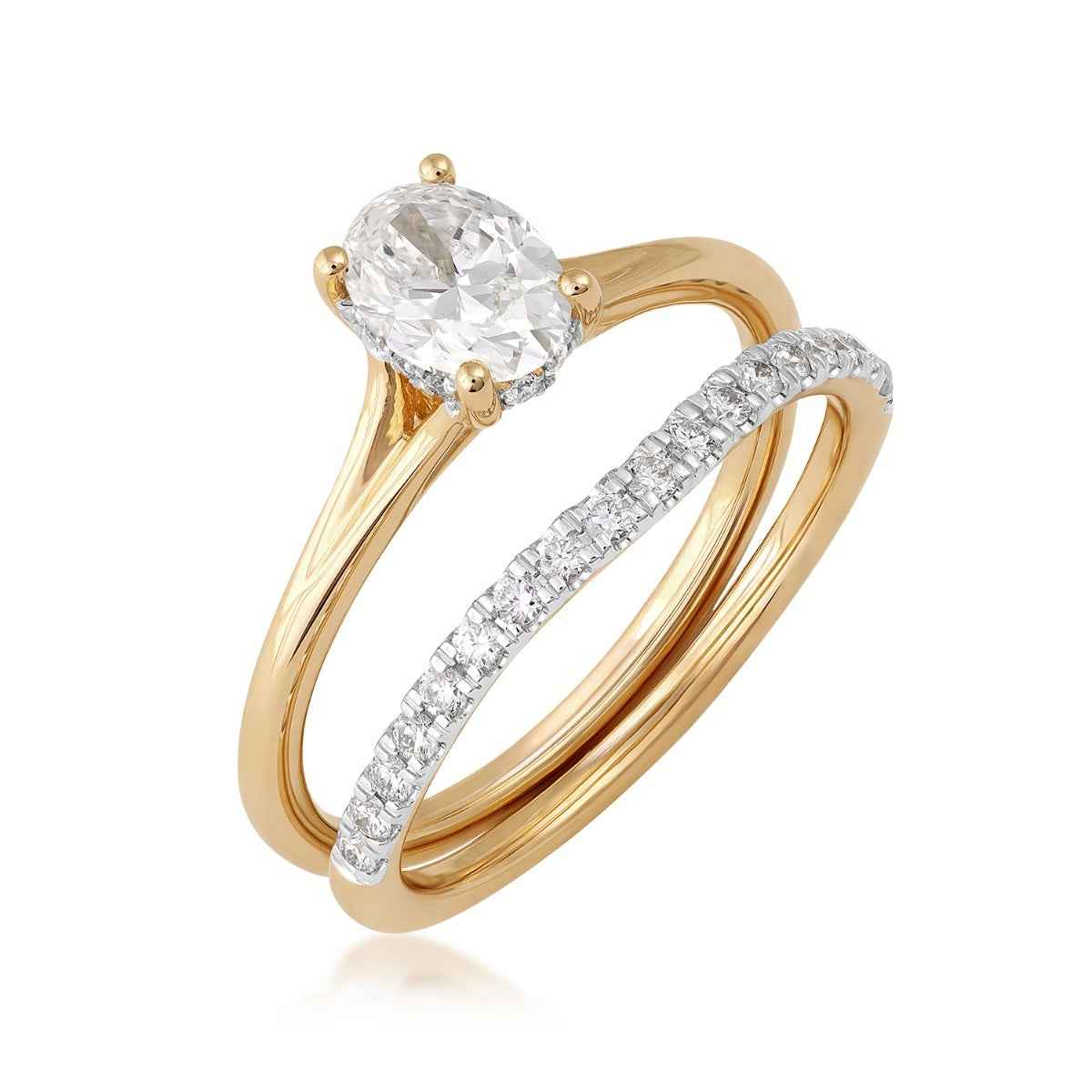 Natural 1 ct. tw. Oval Diamond Wedding Set in 14K Yellow Gold close-up detail