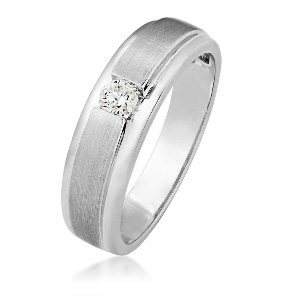 Canadian Rocks Men's 1/5 ct. tw. Round Brilliant Diamond Solitaire Wedding Band with Brushed Center in 10K close-up detail