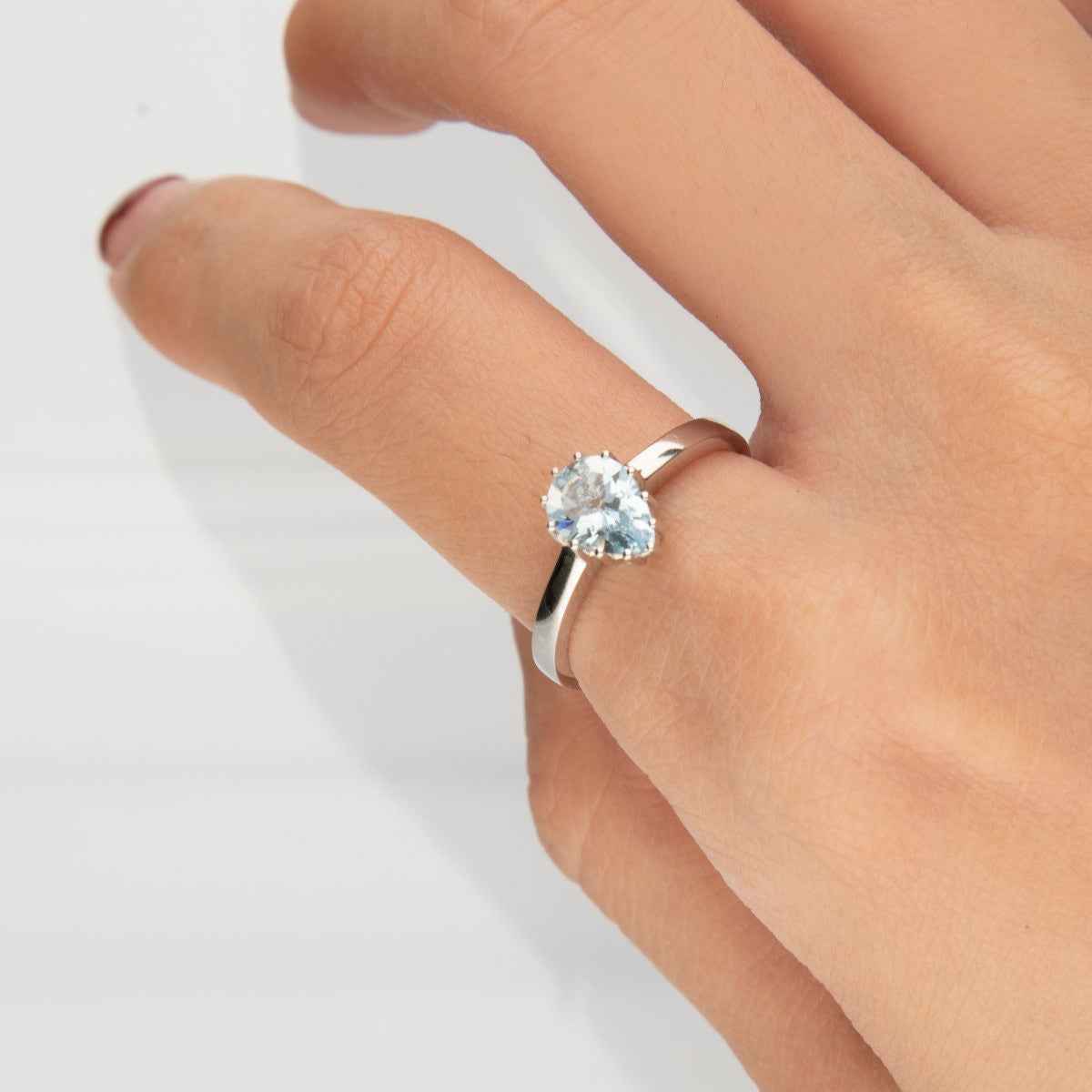 Pear Aquamarine Solitaire Ring in 10K White Gold close-up detail