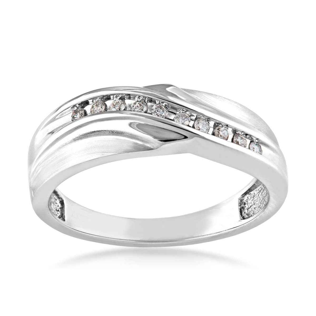 Men's 1/6 ct. tw. Round Brilliant Diamond Wedding Band with Outer Brushed Detailing in 10K White Gold