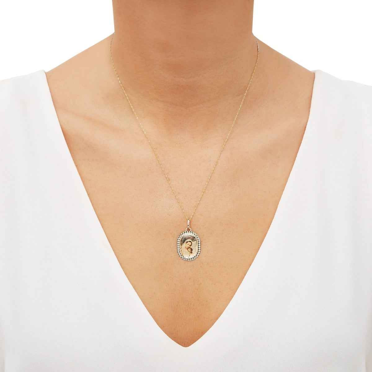 Mary & Baby Jesus Medal Pendant in 14K Yellow Gold close-up detail
