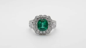 Cushion Emerald & 1-1/7 ct. tw. Diamond Scalloped Halo Ring in 18K White Gold close-up detail