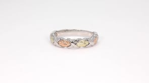 Black Hills Gold Four Leaf Woven Wedding Ring in Sterling Silver close-up detail