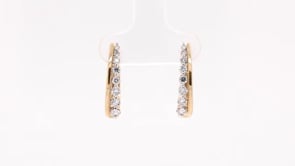 Journey Collection 1/4 ct. tw. Diamond Oval Hoop Earrings in 10K Yellow Gold close-up detail