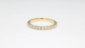 1/2 ct. tw. 13 Stone Diamond Anniversary Band in 14K Yellow Gold close-up detail