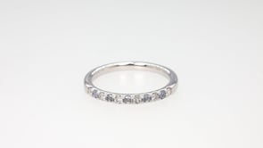 Yogo Sapphire & 1/7 ct. tw. Diamond Anniversary Ring in 14K White Gold close-up detail
