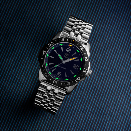 Luminox Men's Pacific Diver Ripple Quartz Stainless Steel Watch Set with Blue Dial full view