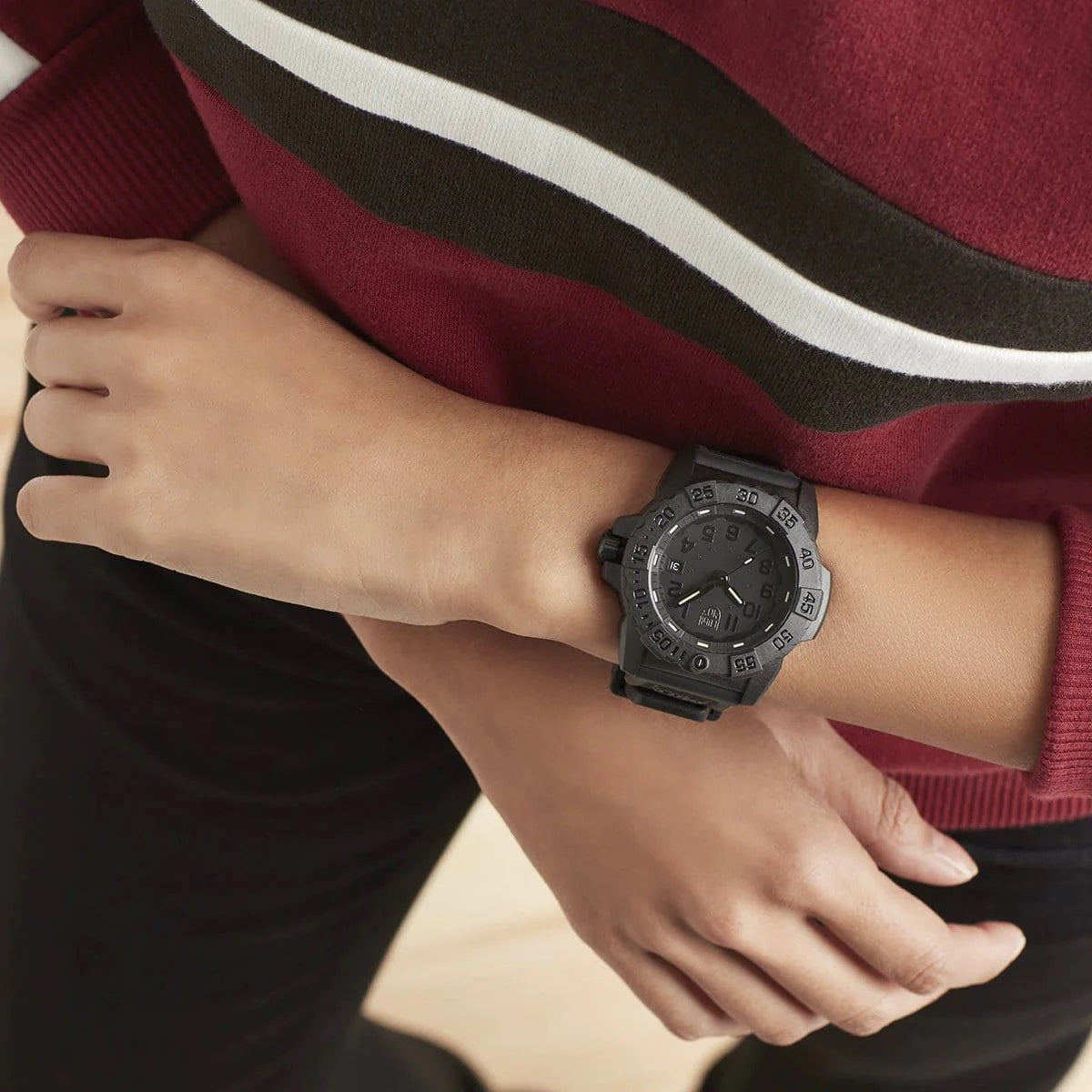 Luminox Navy SEAL Dive Quartz Blackout Carbonox Watch with Black Dial & Rubber Strap side profile